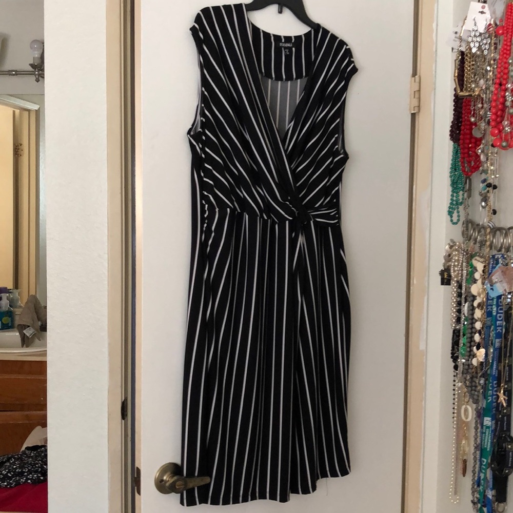 Side knot pinstriped dress used